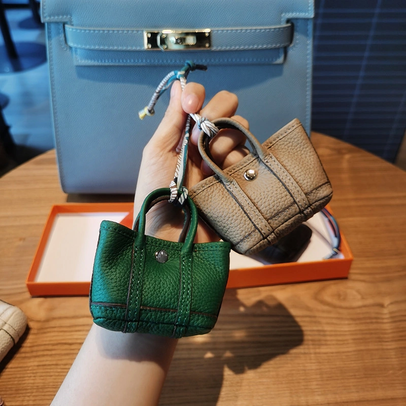 Ea117 Fashion Small Wholesale Designer Hand Charms Handbag Mini Cute Brand Luxury Leather Purse Shaped Bag Charm