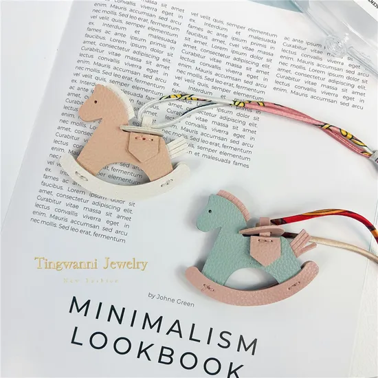Ea419 Designer Fashion Cherry Flower Handbag Mini Charms Horse Luxury Car Accessories Custom Wholesale Beach Leather Bag Charm 