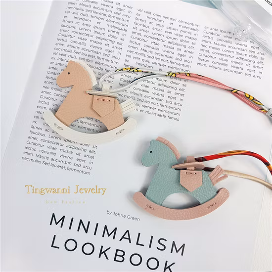 Ea162 Rodeo Pagase Accessory Purse Hanging Car Brand Mini Custom Horse Designer Pendant Charms Accessories Design Bulk Wholesale Luxury Leather Bag Charm